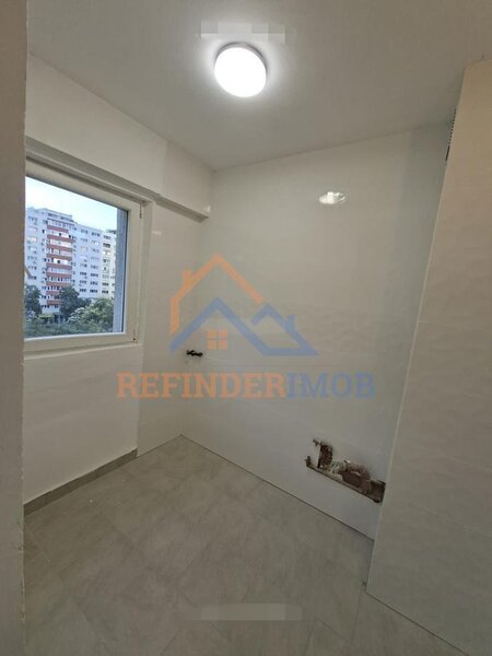 Barca, garsoniera renovata complet, bloc 1986